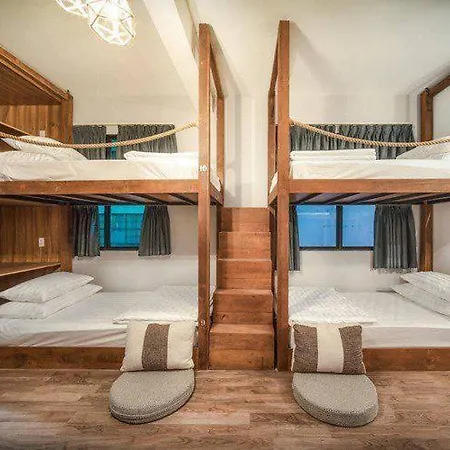 Wanderlust Harmony House - Vibrant Hostel *